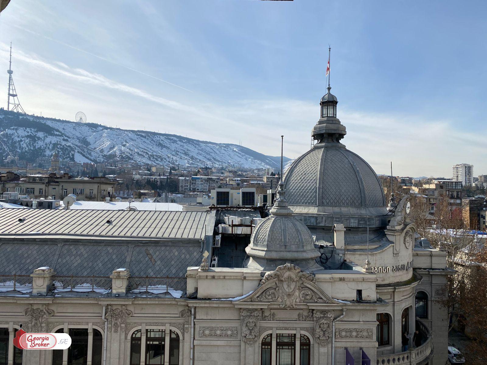 იყიდება ახალი გარემონტებული 6 ოთახიანი ბინა